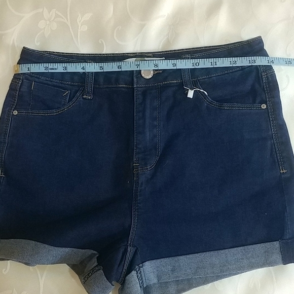 HIGH Rise Cuffed Short - Picture 9 of 10